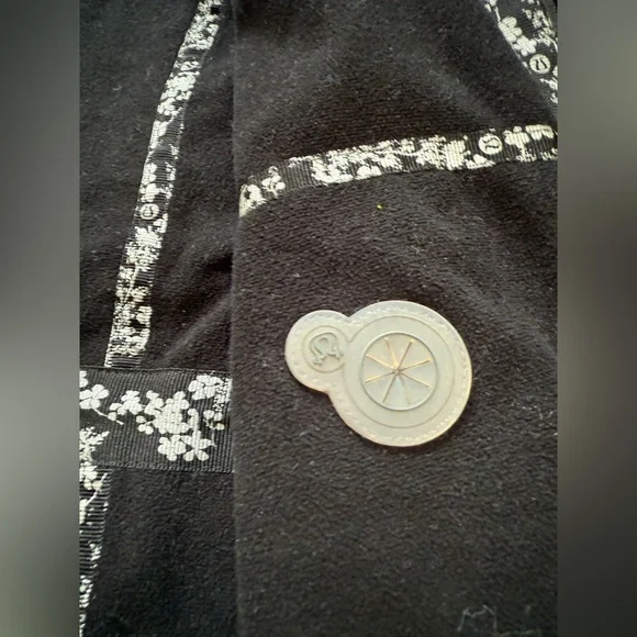 Lululemon rain coat/trench - 19” ptp - Picture 6 of 9